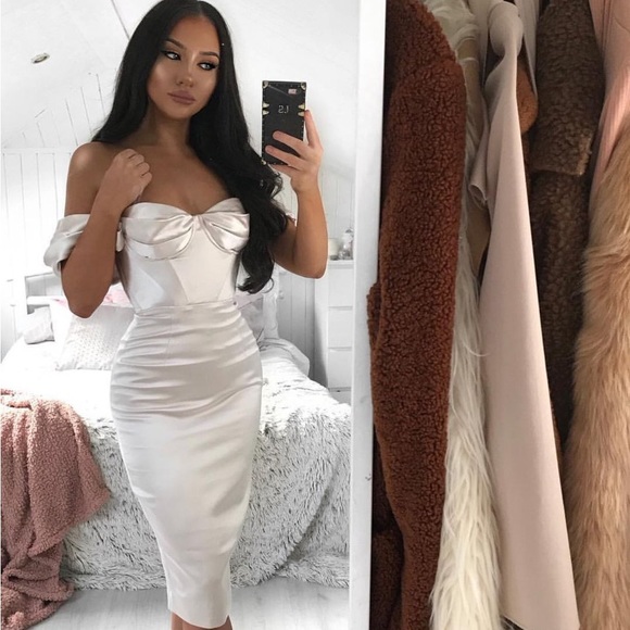 House of CB Dresses & Skirts - HOUSE OF CB 'Rhoda' Champagne Satin Bustier Bardot Dress NWOT